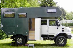 ka-mobile Ausbau Basisfahrzeug Bremach Doppelkabine mit Kofferaufbau Sandwichbauweise